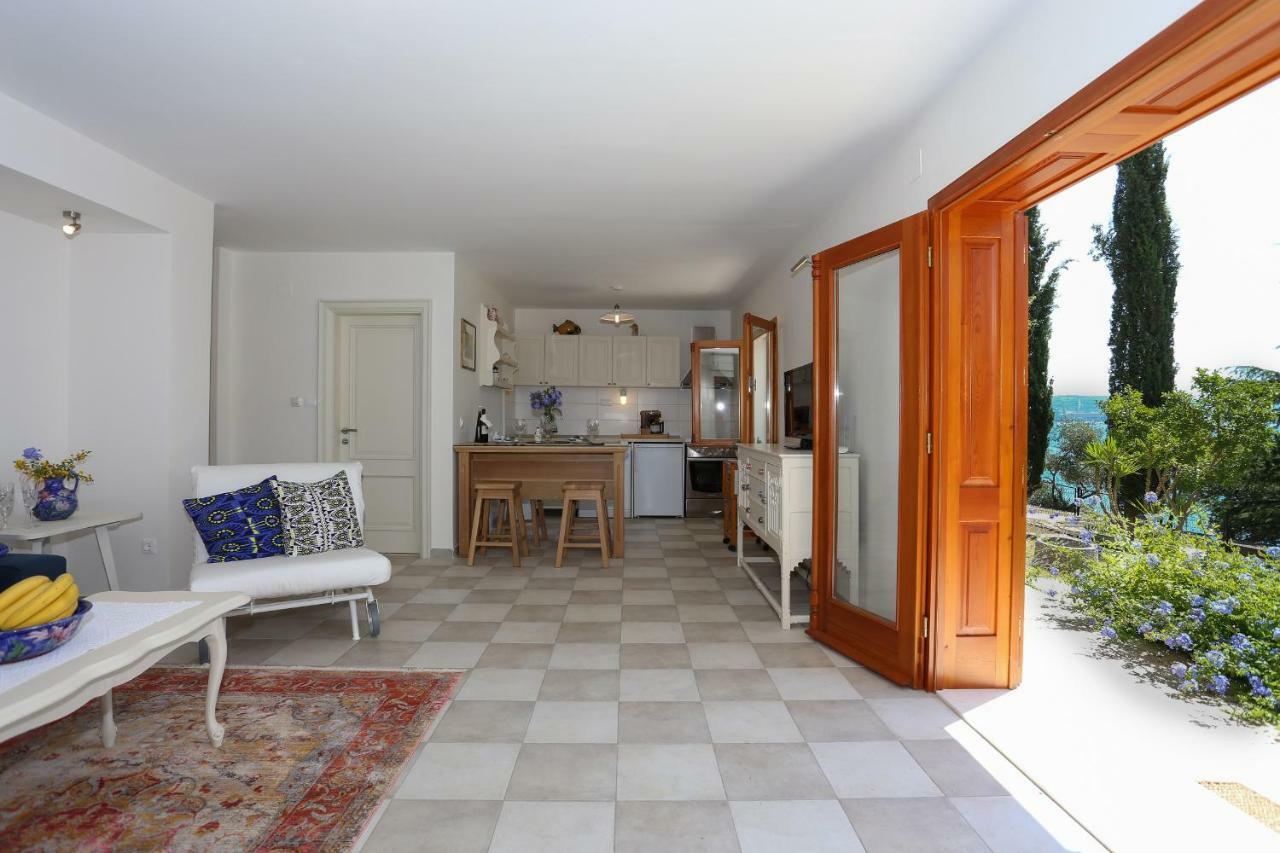 Secret Garden Barada Beach Apartment Трогір Екстер'єр фото