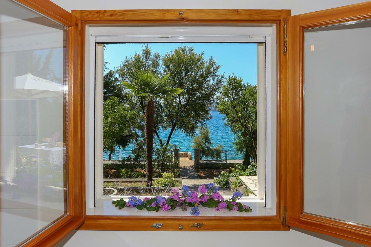 Secret Garden Barada Beach Apartment Трогір Екстер'єр фото